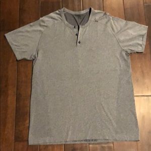Men’s gray Lululemon shirt